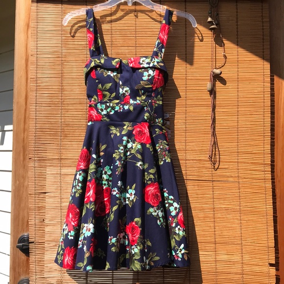 Varga Endless Floral Marilyn dress pinup retro fun - Picture 3 of 8